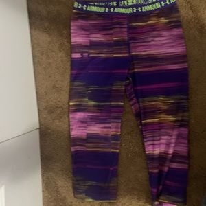 UNDER AMOUR PURPLE AND GREEN CROPPED LEGGINGS